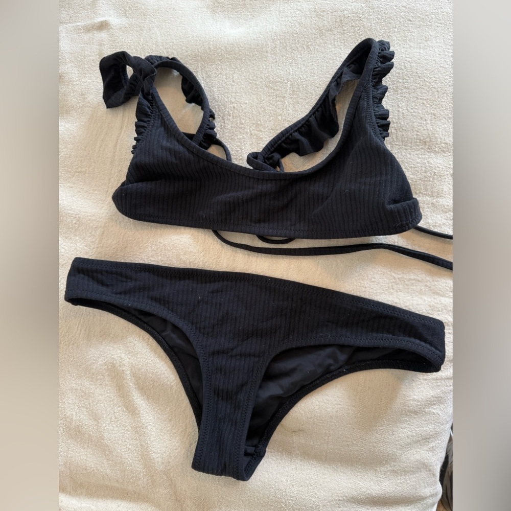Chic Black Ruffled Bikini set